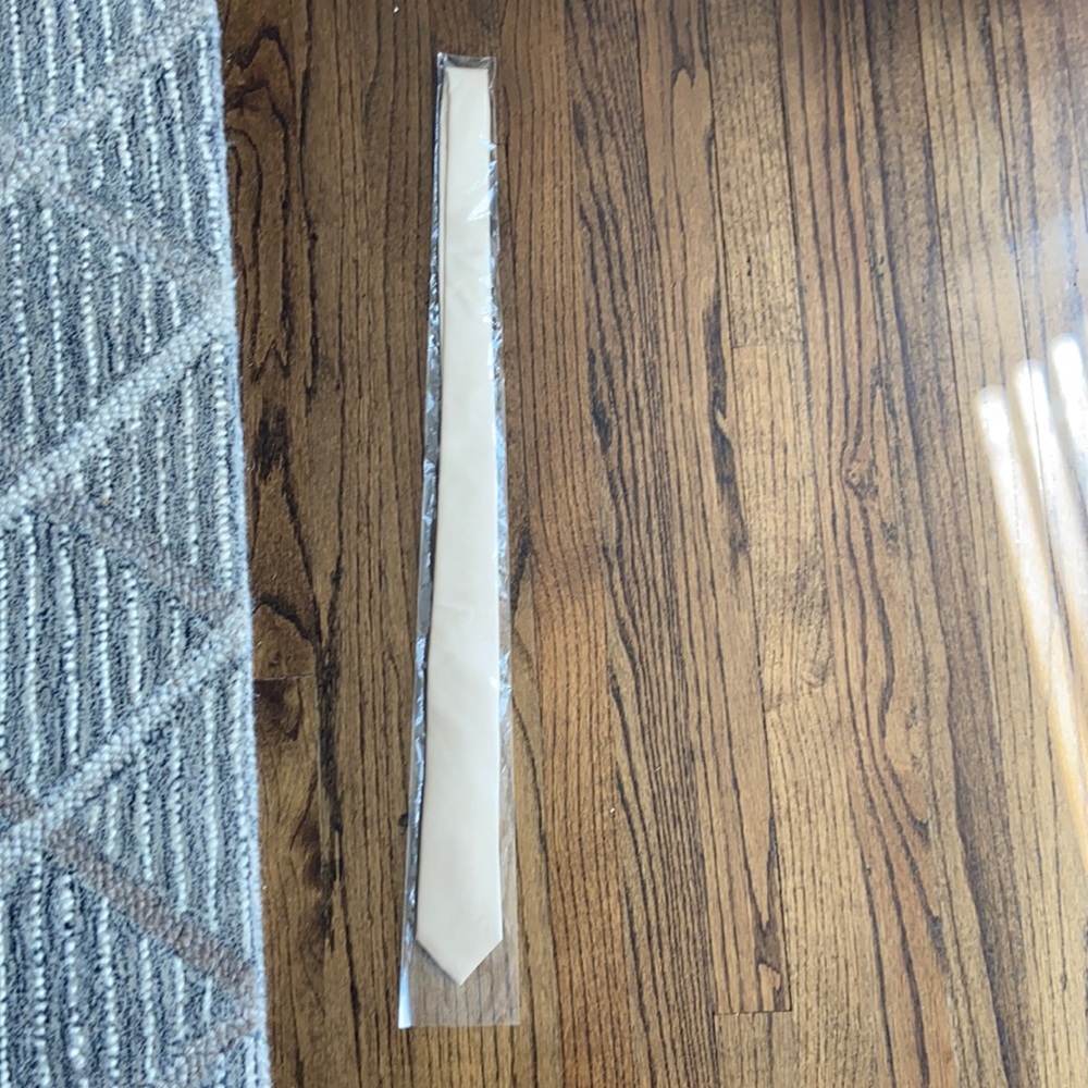 Never used, The bar tie